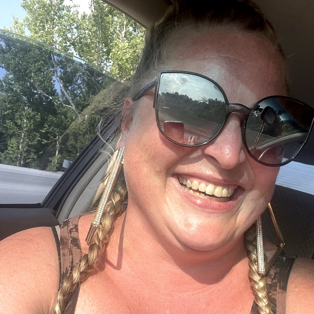 Meet your Posher, Whitney